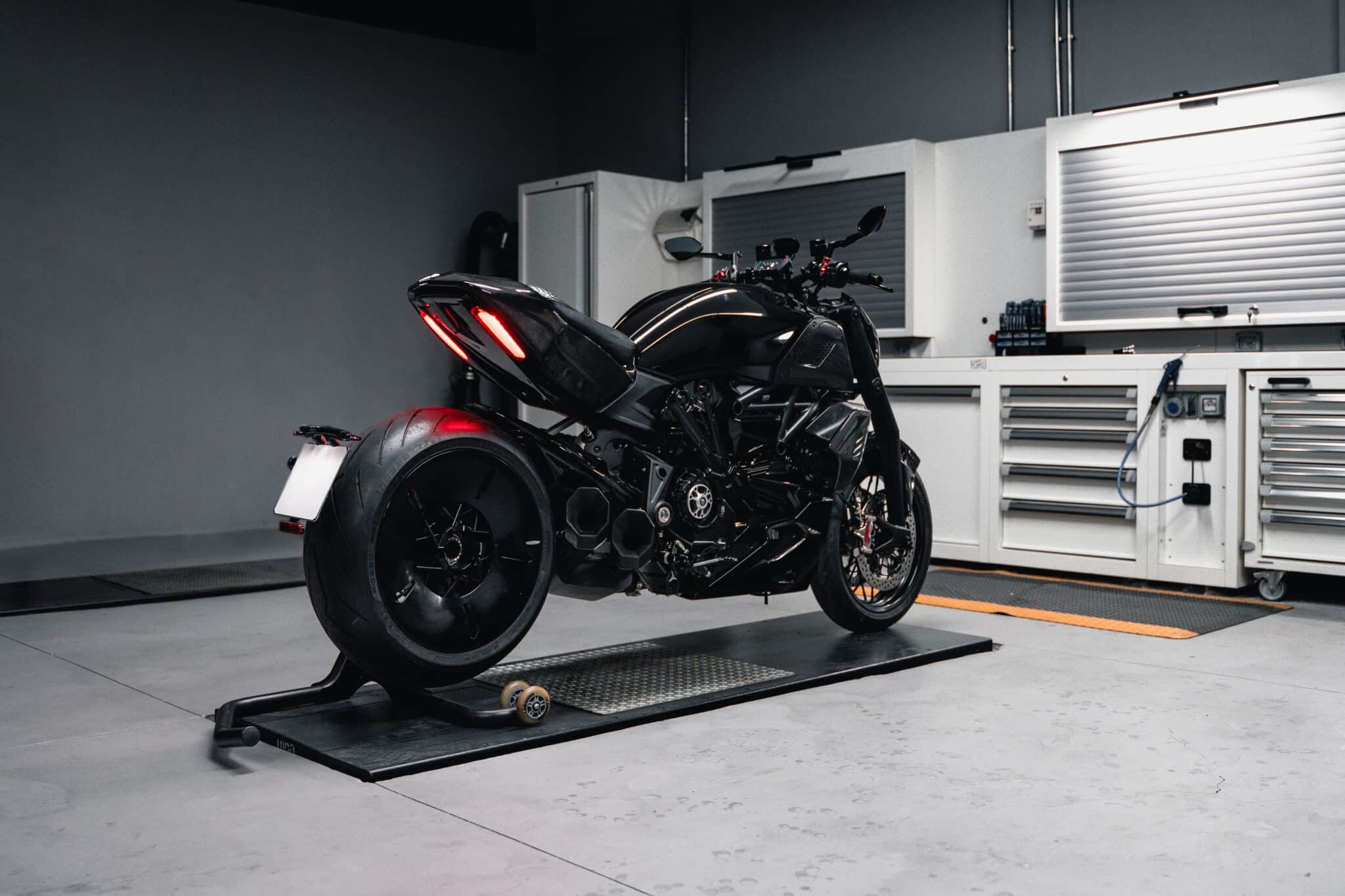 GPDesign Diavel MU