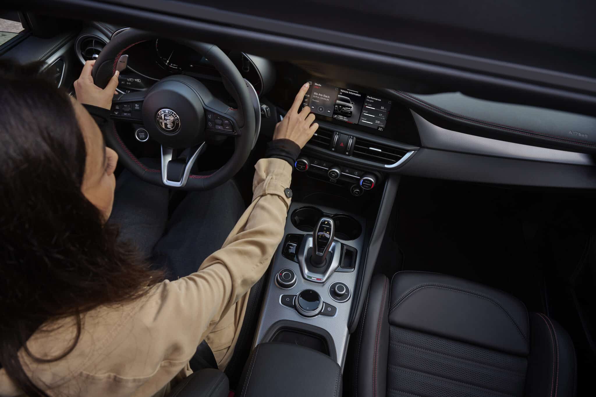 Alfa Romeo Giulia e Stelvio: arriva il restyling 2023 con fari a LED e più tecnologia