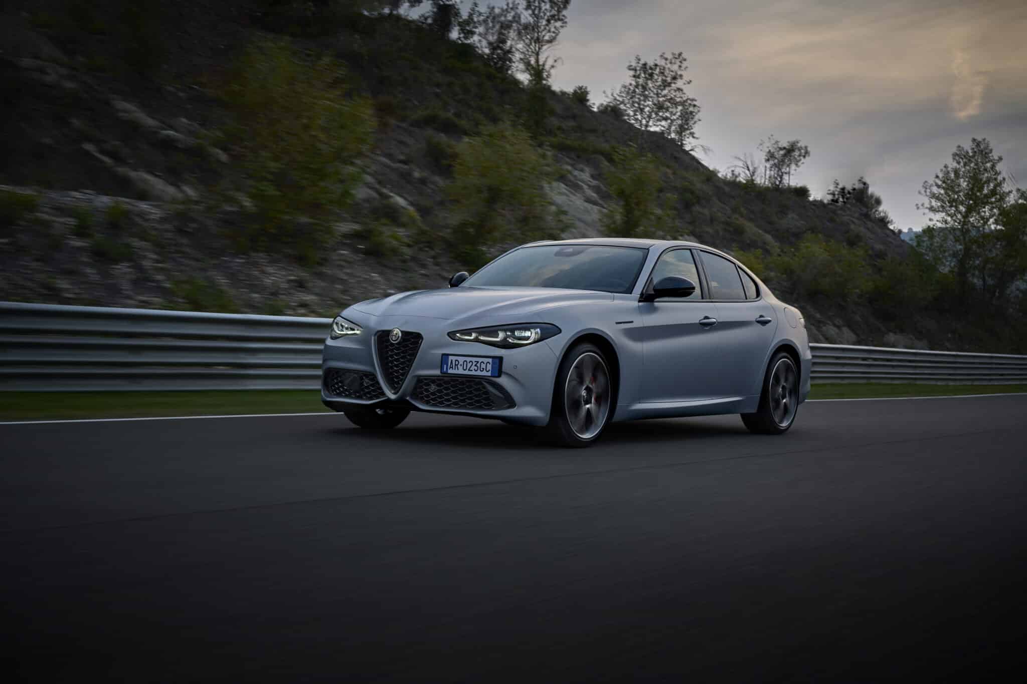 Alfa Romeo Giulia e Stelvio: arriva il restyling 2023 con fari a LED e più tecnologia