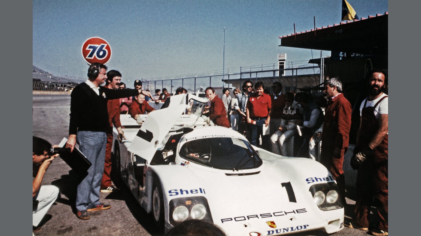 Uno scatto che ritrae la Porsche 962 alla sua prima gara. Credit: media.porsche.com