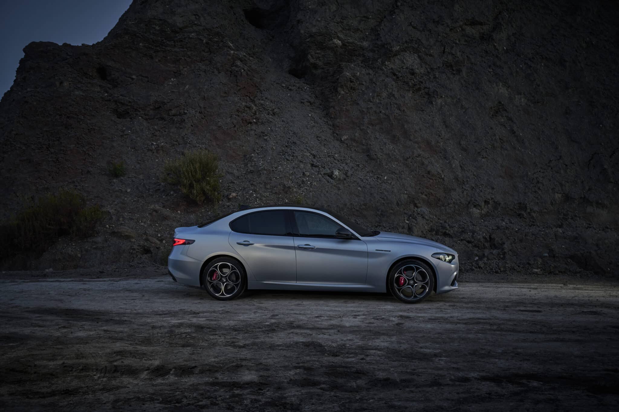 Alfa Romeo Giulia e Stelvio: arriva il restyling 2023 con fari a LED e più tecnologia