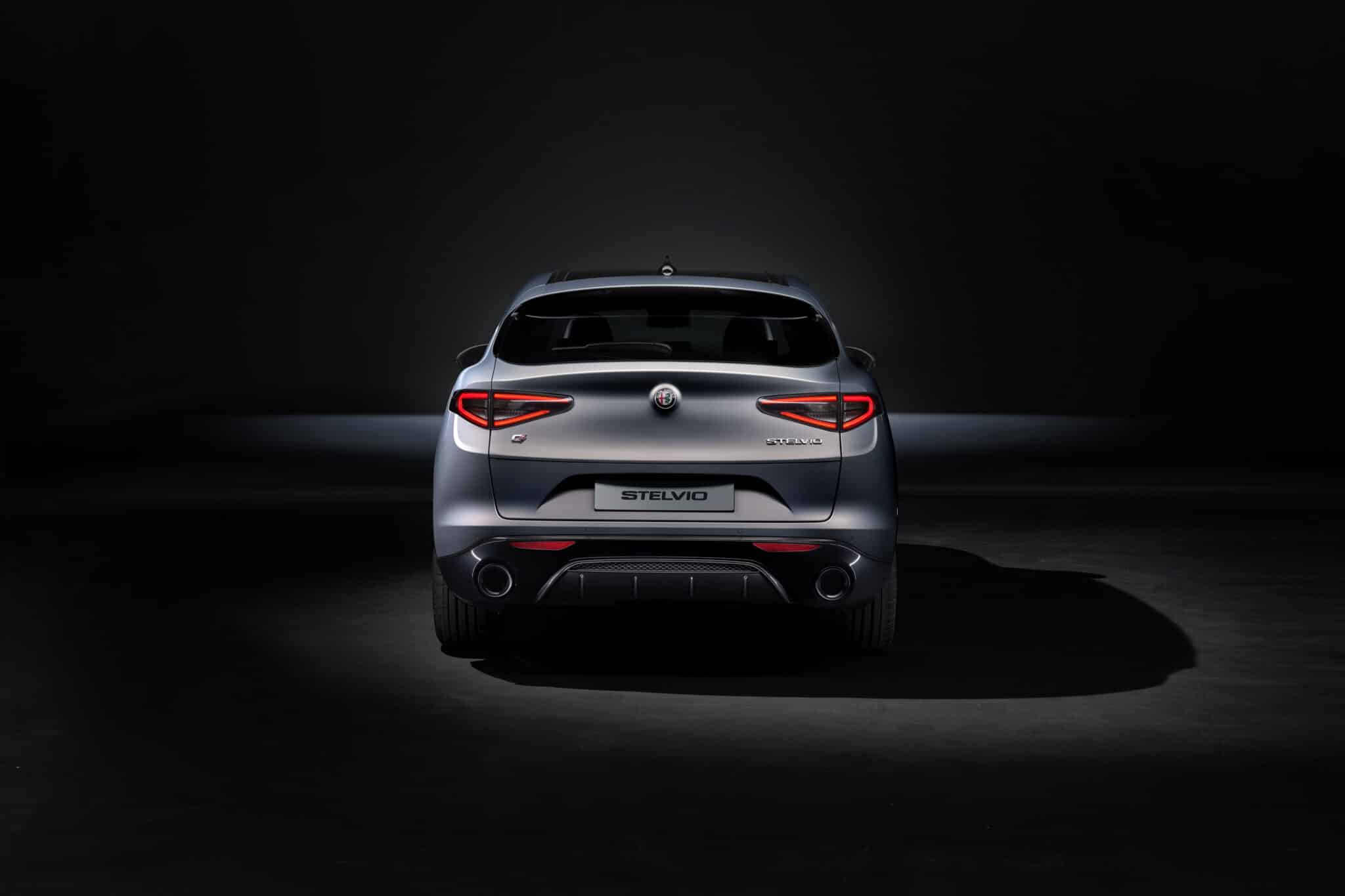 Alfa Romeo Giulia e Stelvio: arriva il restyling 2023 con fari a LED e più tecnologia