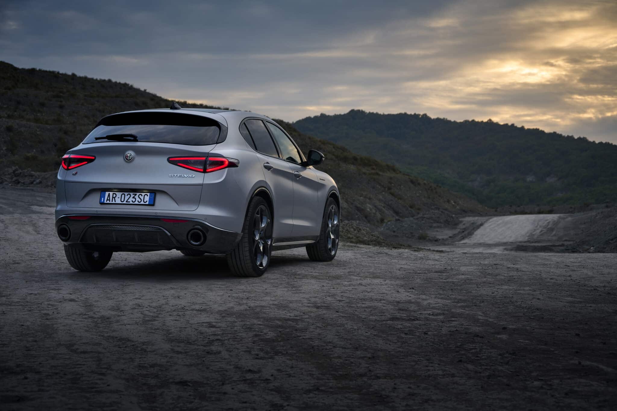 Alfa Romeo Giulia e Stelvio: arriva il restyling 2023 con fari a LED e più tecnologia