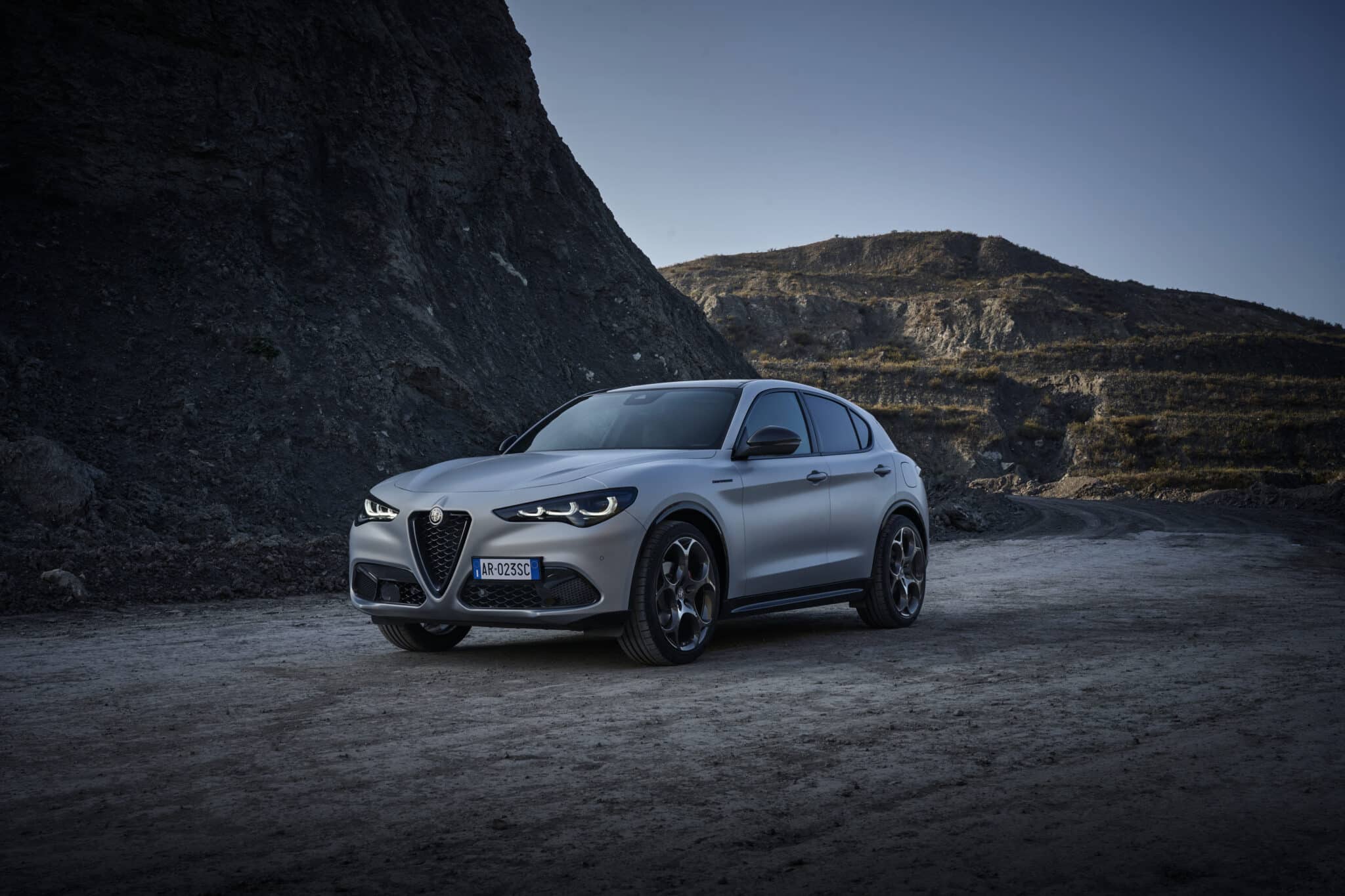Alfa Romeo Giulia e Stelvio: arriva il restyling 2023 con fari a LED e più tecnologia