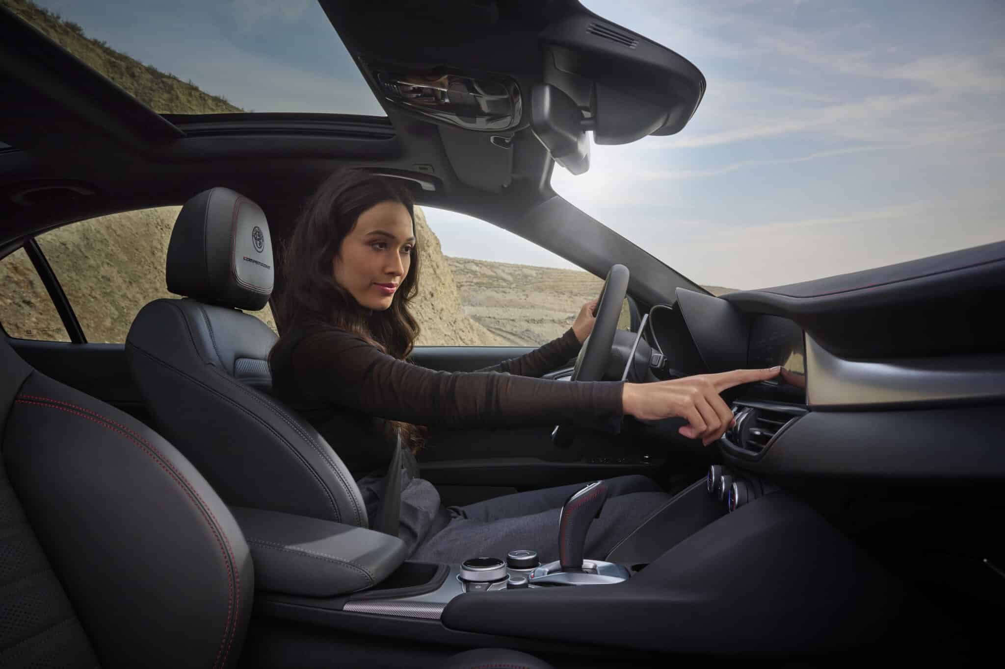 Alfa Romeo Giulia e Stelvio: arriva il restyling 2023 con fari a LED e più tecnologia