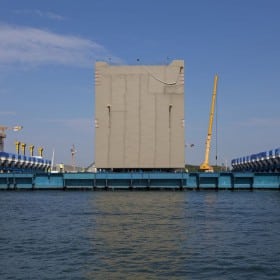 Lavori per il MO.S.E. Bocca di Malamocco, spoastamento del primo cassone di spalla per la bocca di Malamocco, laguna di Venezia 18-06-2014
