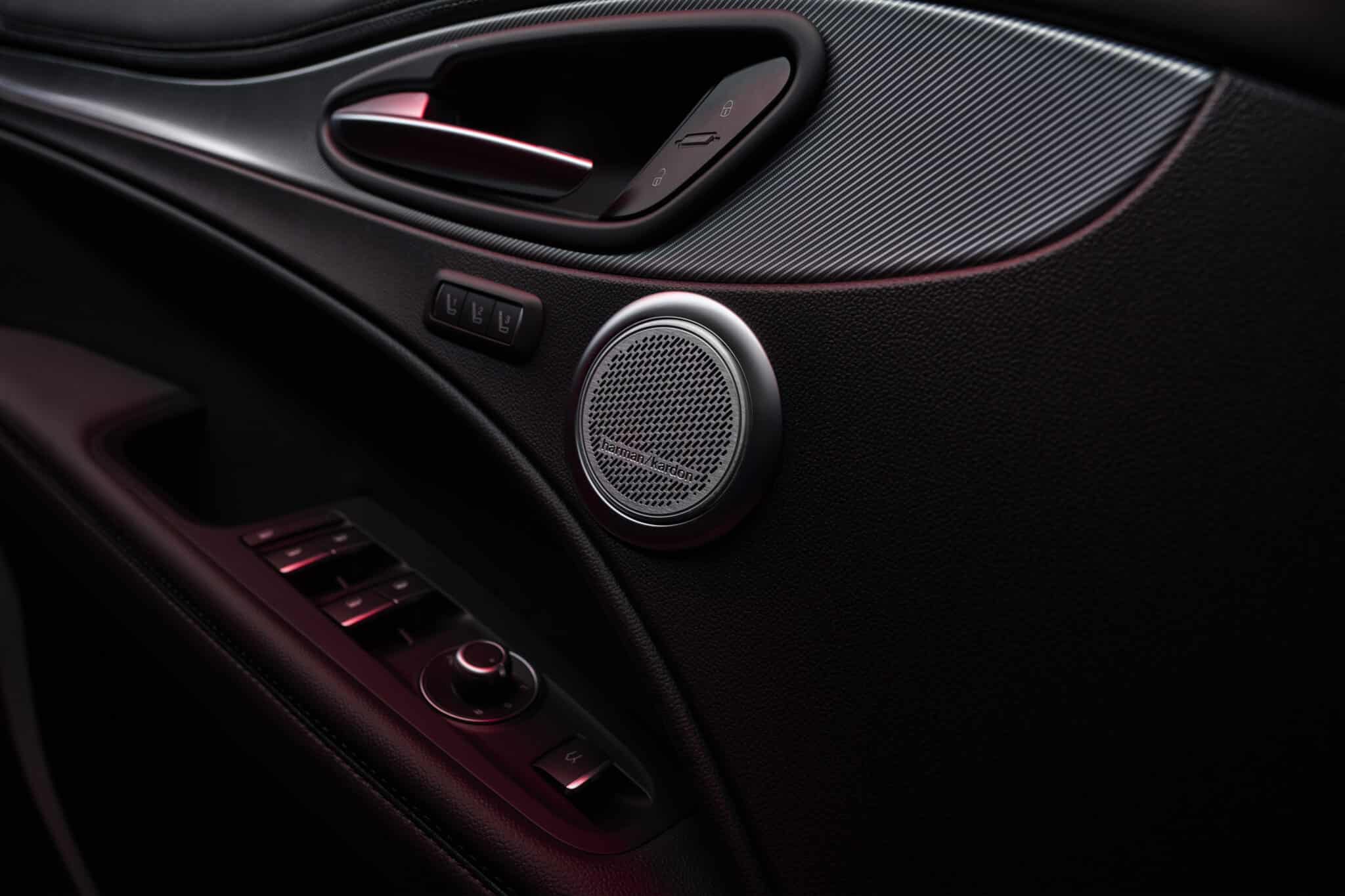 Alfa Romeo Giulia e Stelvio: arriva il restyling 2023 con fari a LED e più tecnologia