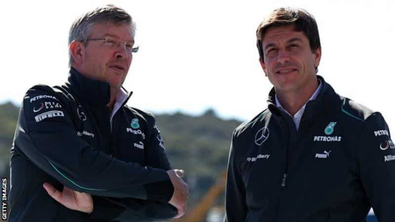 Ross Brawn e l'attuale responsabile Mercedes F1, Toto Wolff, insieme nel 2013. Credit: bbc.com via Getty Images
