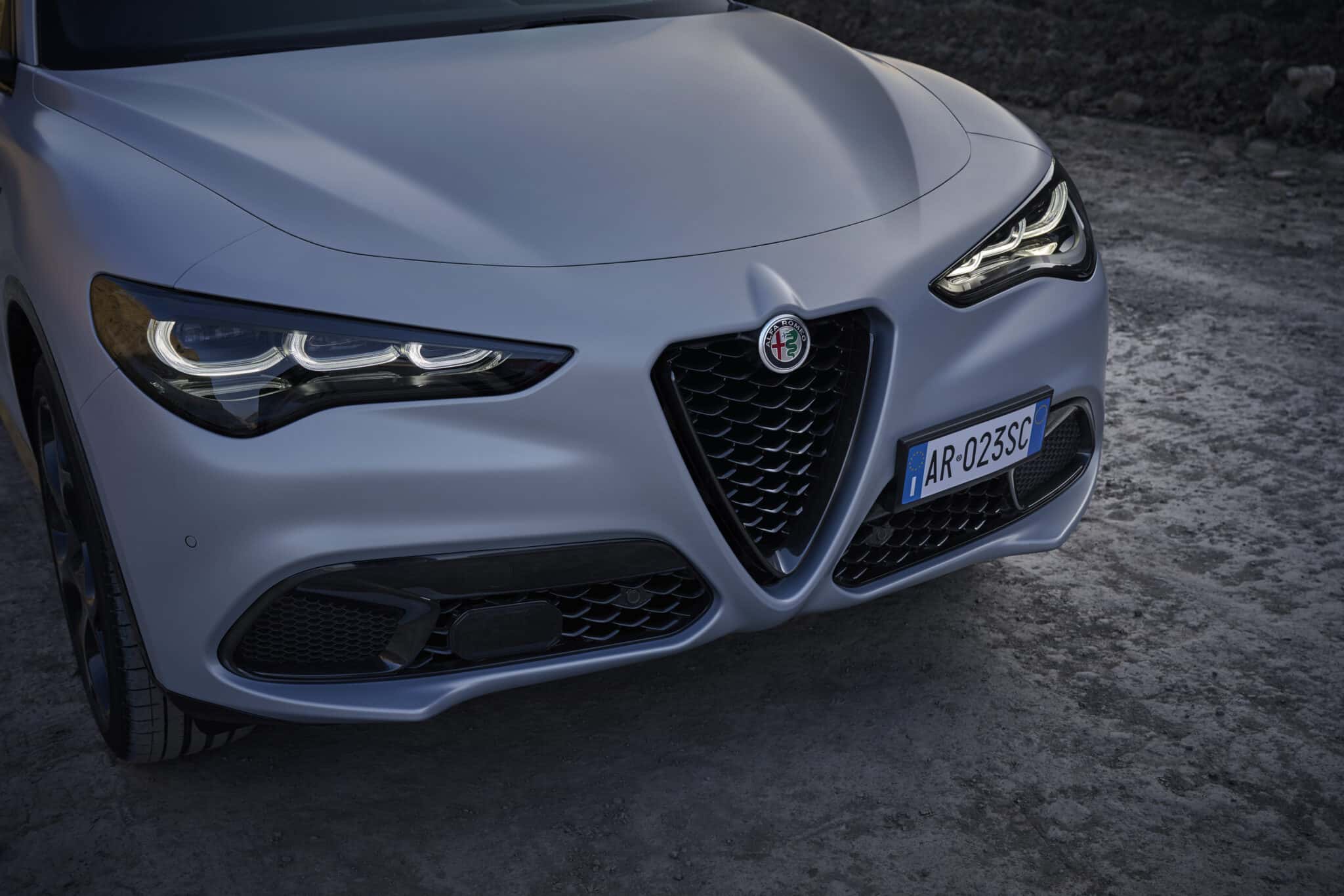 Alfa Romeo Giulia e Stelvio: arriva il restyling 2023 con fari a LED e più tecnologia