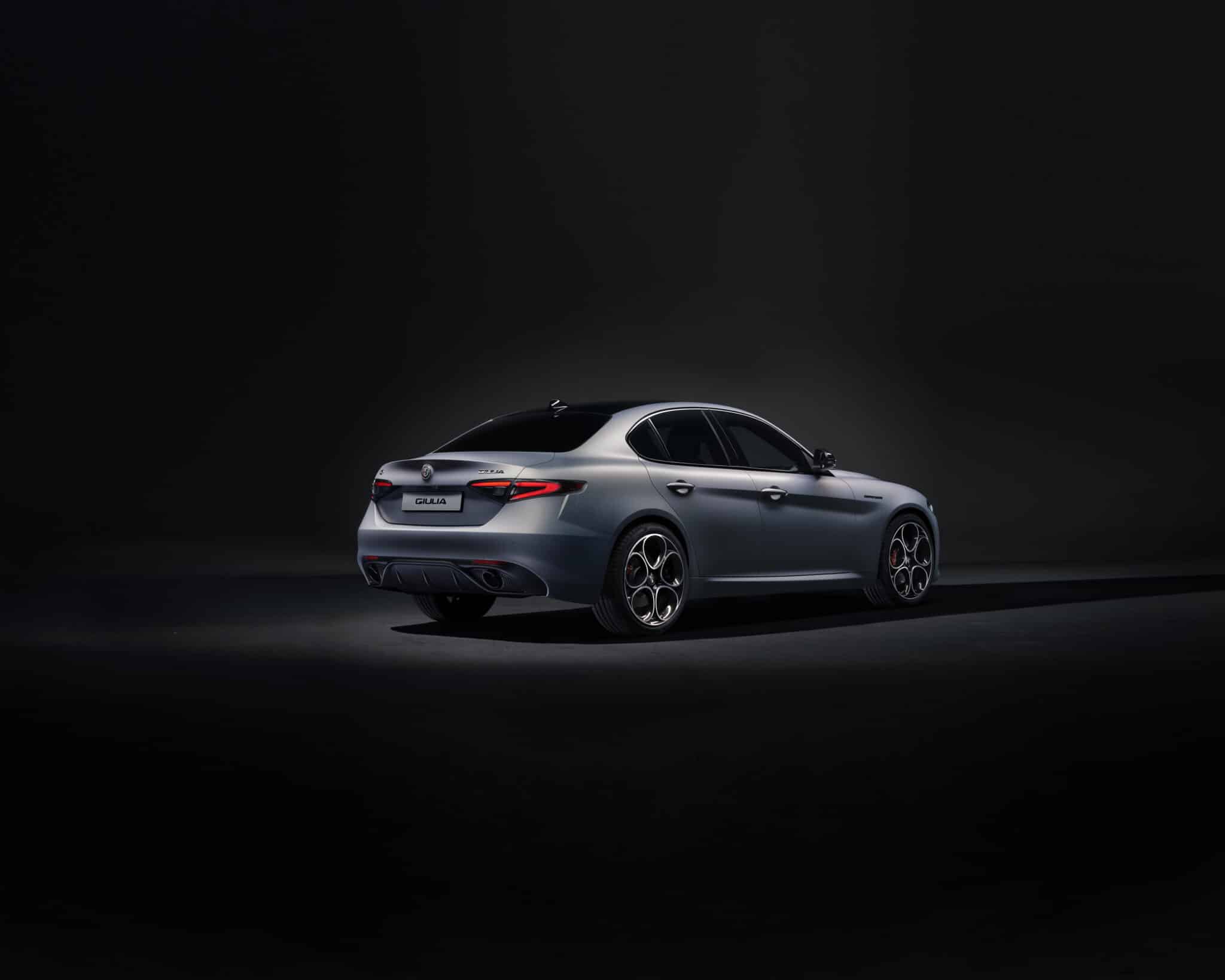 Alfa Romeo Giulia e Stelvio: arriva il restyling 2023 con fari a LED e più tecnologia
