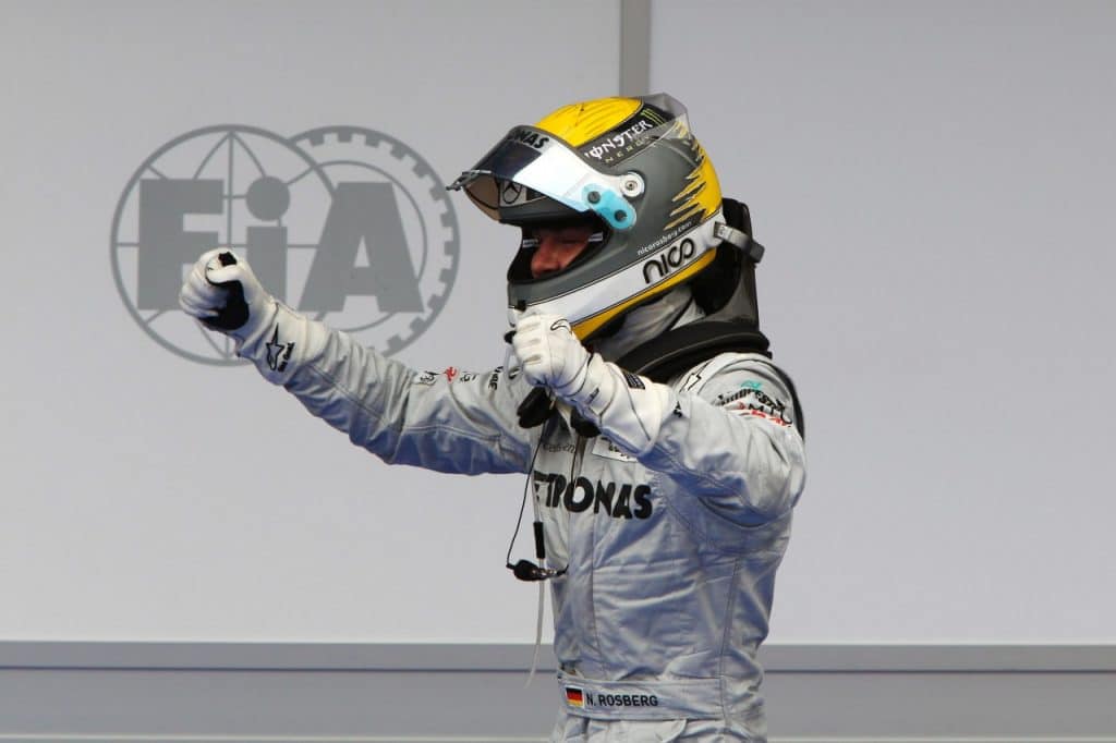 Nico Rosberg che festeggia la terza posizione in Malesia nel 2010. Credit: f1.com