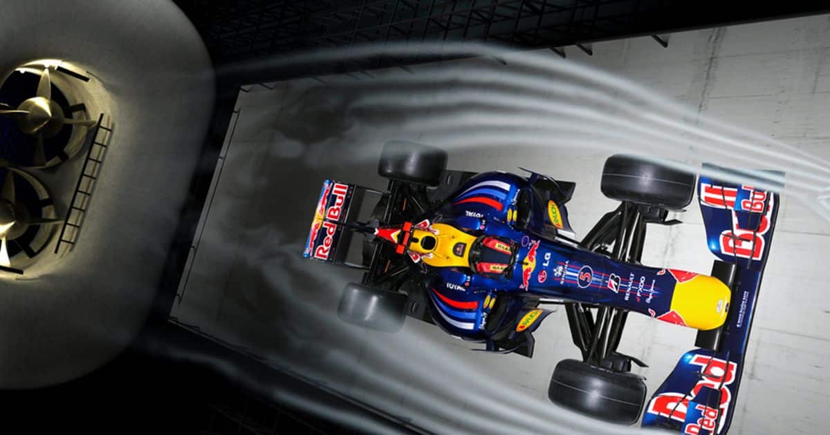 Una Red Bull in galleria del vento