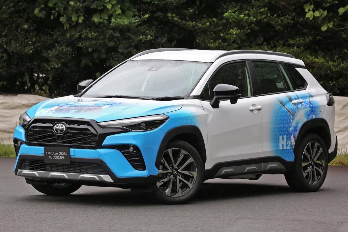 Toyota svela la Corolla Cross con motore a combustione di idrogeno - 