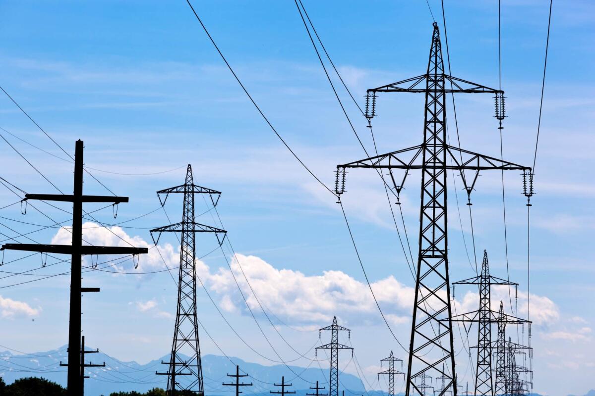 Il sistema elettrico europeo a fronte della stagione invernale - https://it.depositphotos.com/78138694/stock-photo-high-voltage-power-line.html