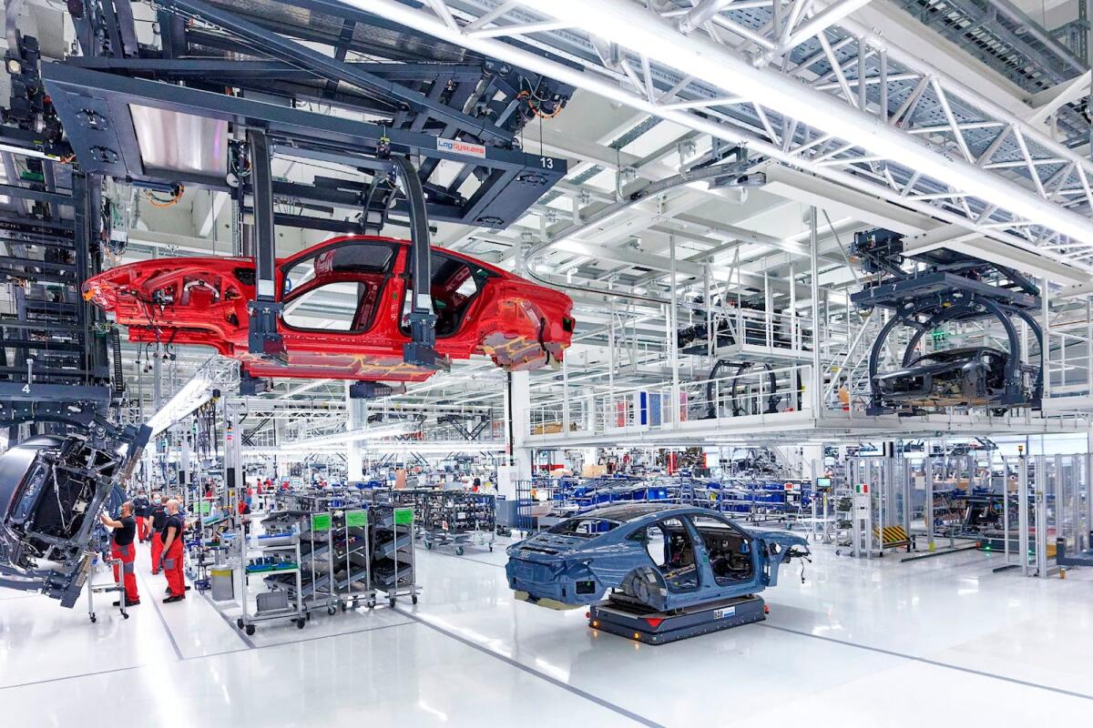 Audi, addio ai motori a combustione dal 2033: come cambierà la produzione - 