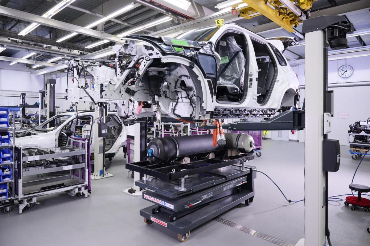 BMW iX5 Hydrogen: parte la produzione dei primi 900 esemplari - 