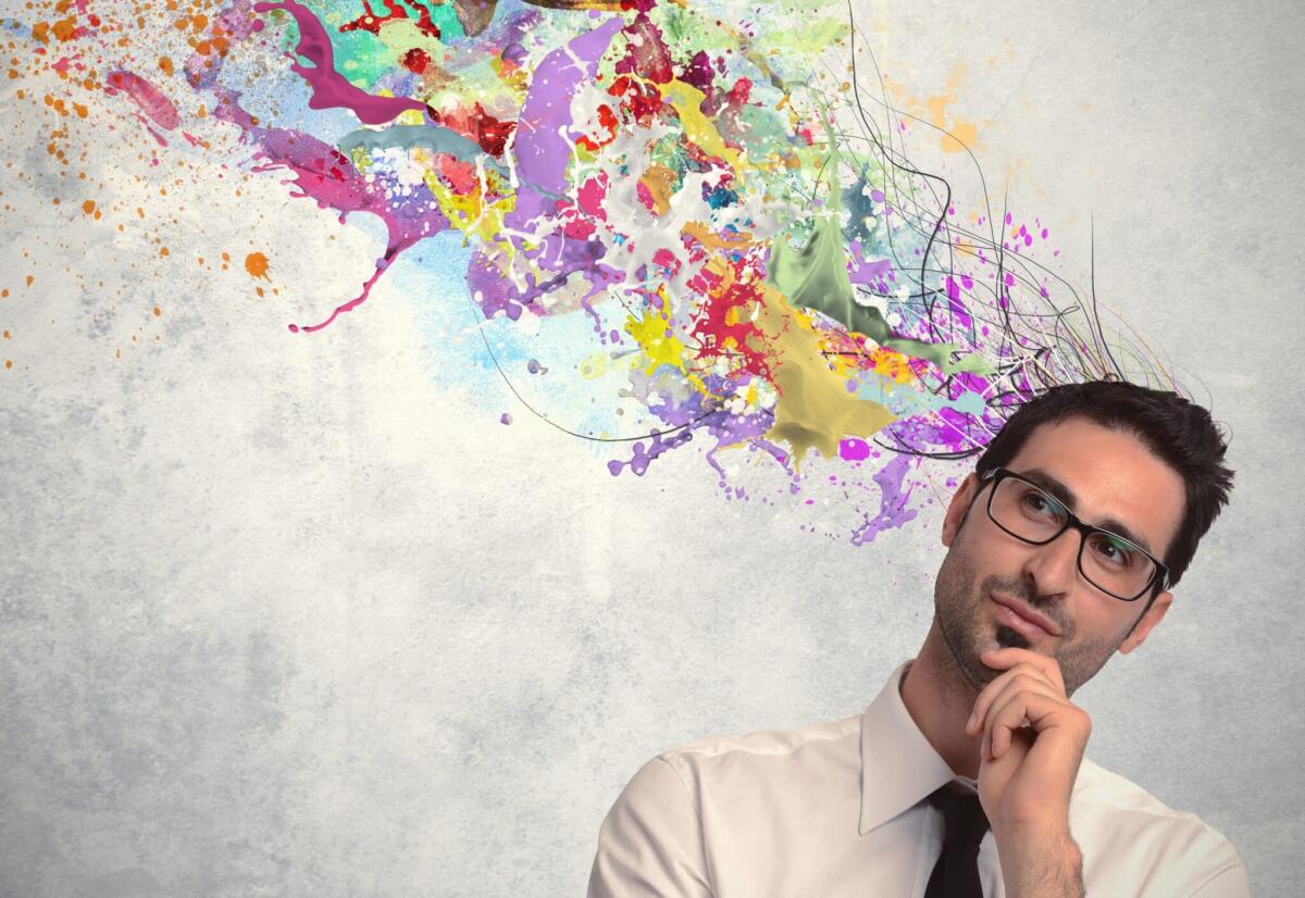 Aphantasia o incapacità di immaginare: cos'è, cause, conseguenze - Concept of creative idea of a businessman