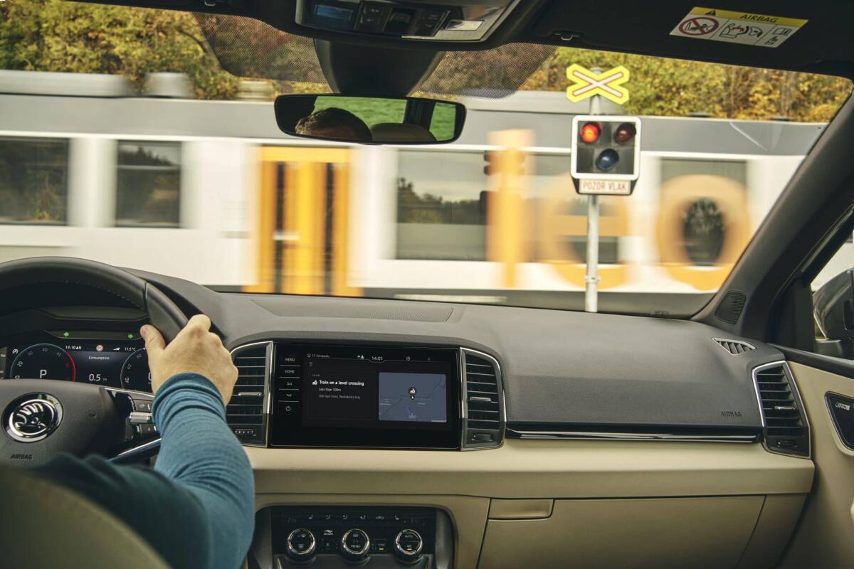 Traffication: l'app di Skoda rileverà anche i passaggi a livello per una maggiore sicurezza sulle strade - 