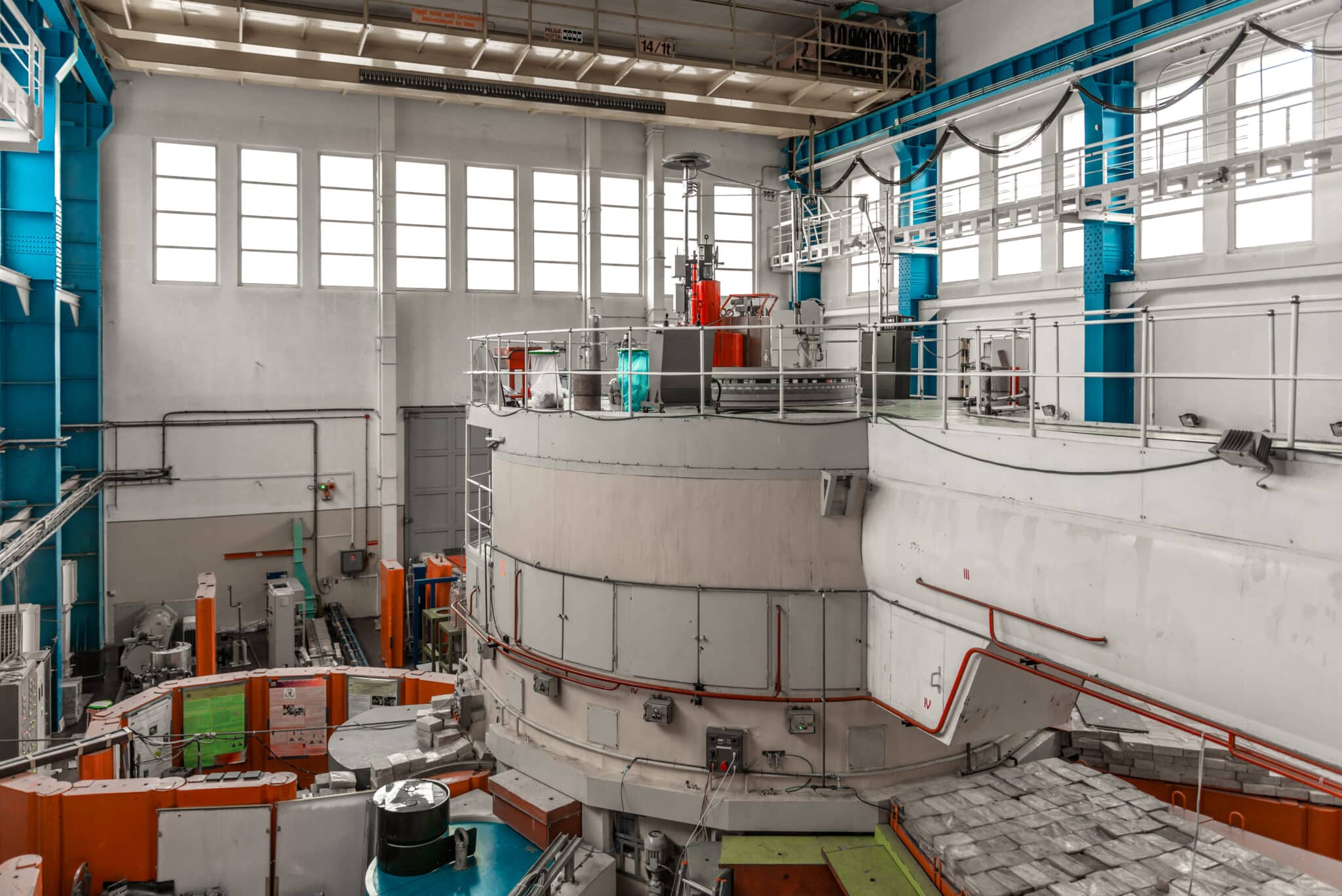Nuclear reactor in a science institute indoors