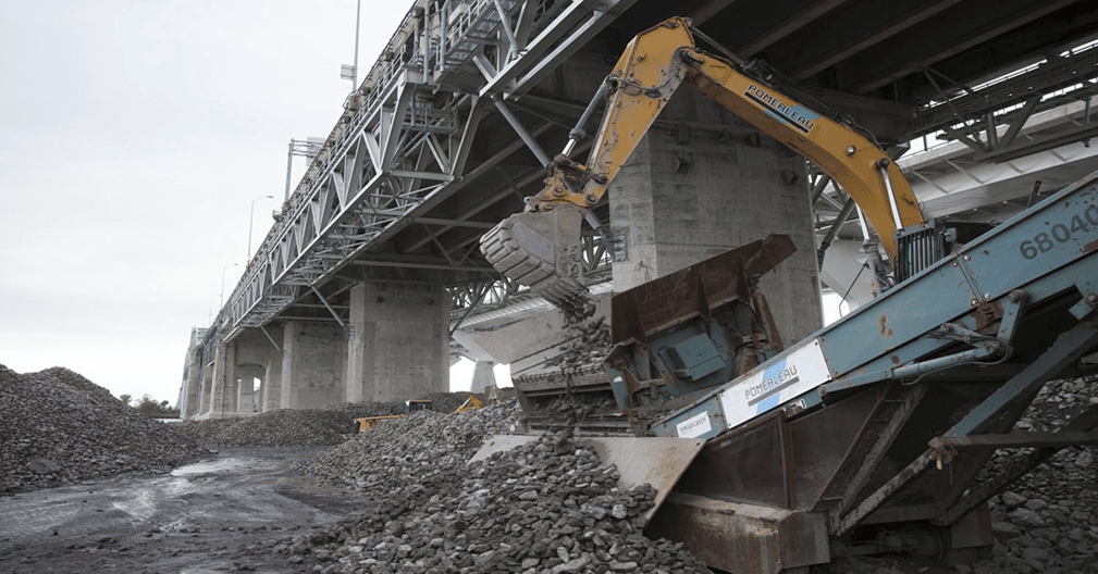 Demolizione del vecchio Samuel de Champlain Bridge. Credits: Montreal Times
