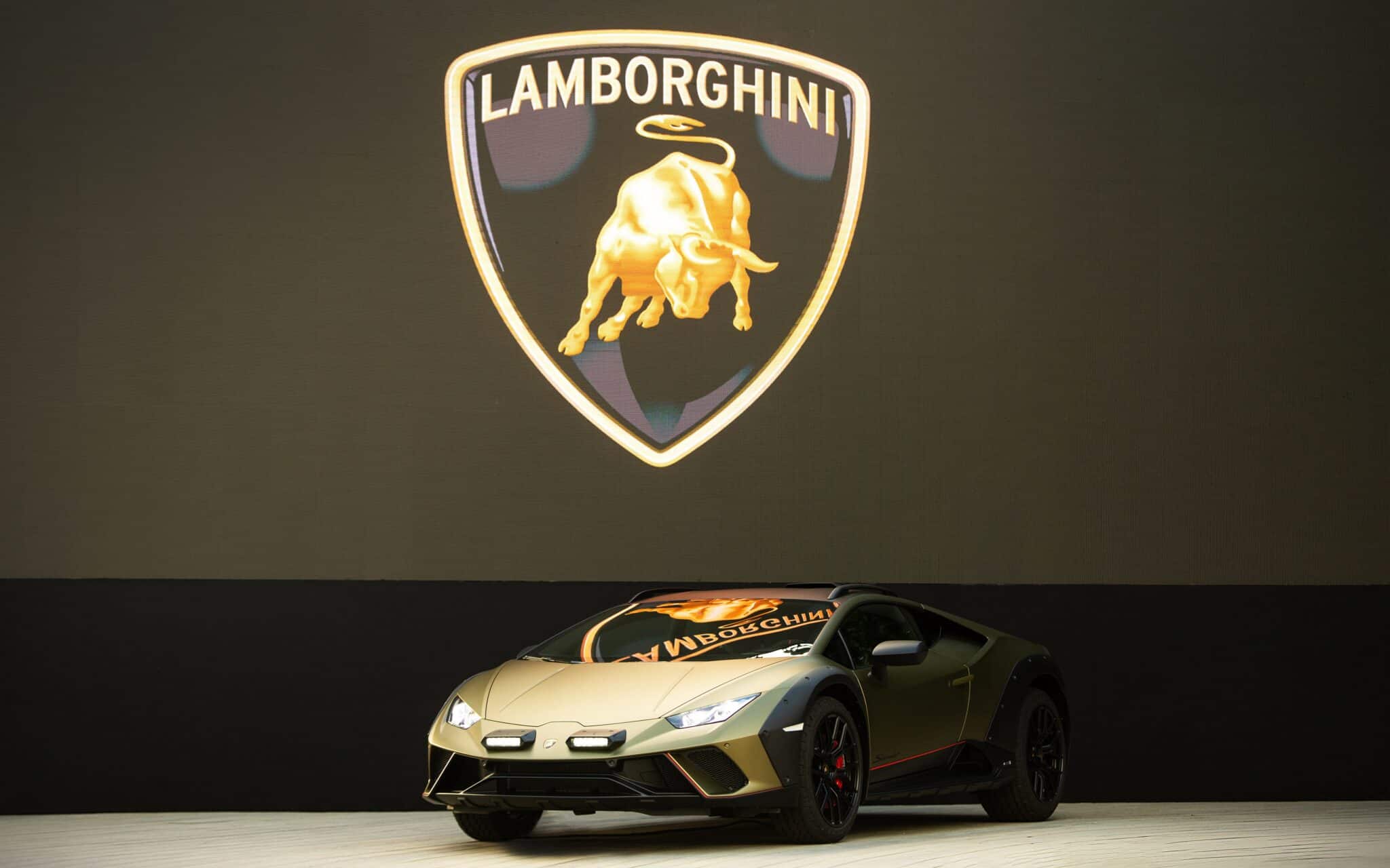Lamborghini Huracan Sterrato: V10 da 610 CV per l'off-road