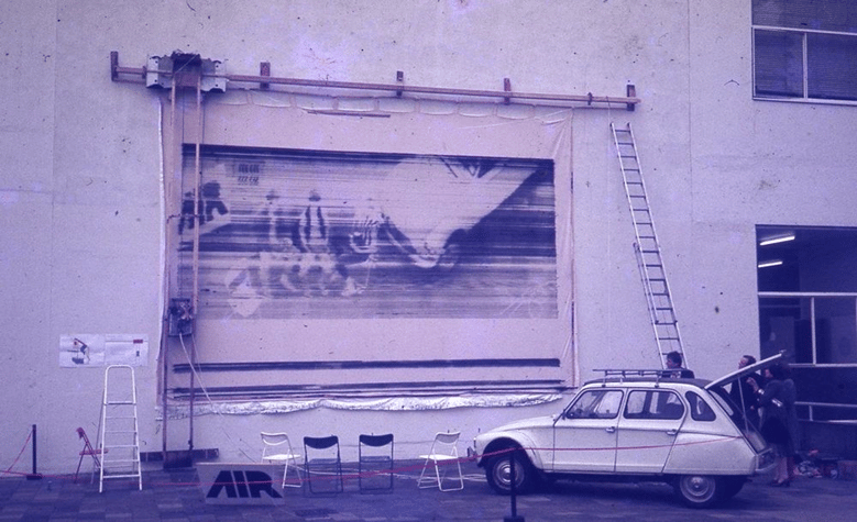 “The Painting Machine” di Theo Jansen. Credits: Hans Peter de Koning