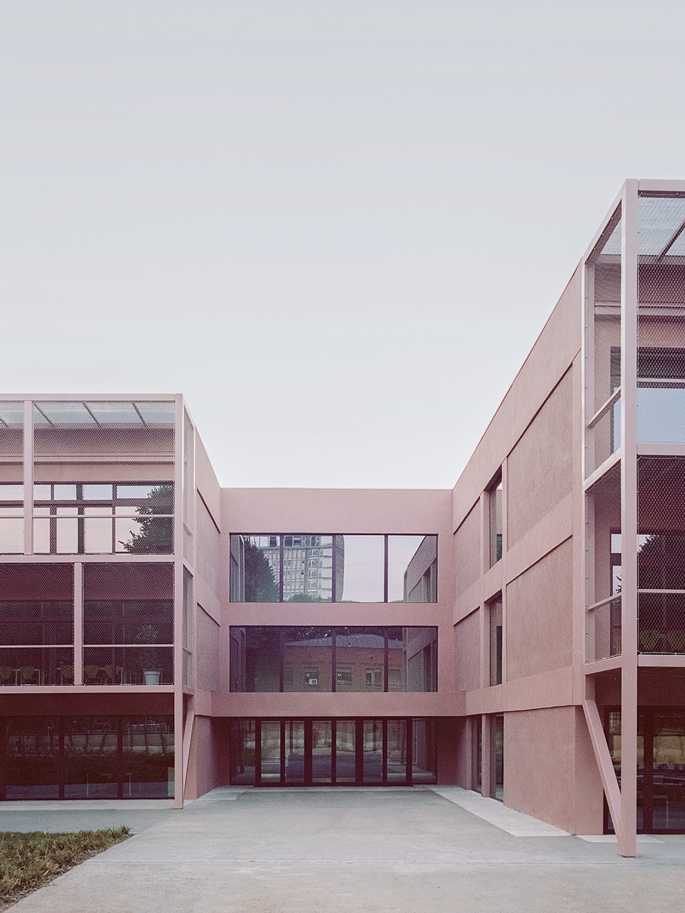 Crediti: bdrbureau.com; esterno della scuola media Fermi di Torino, studio BDR.