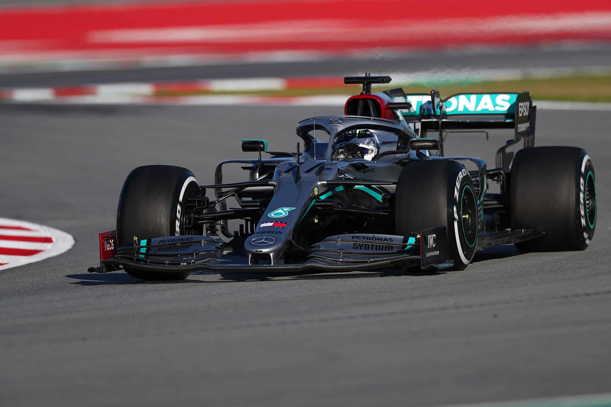 Una Mercedes F1 2019, esempio di vettura con sospensione push rod.