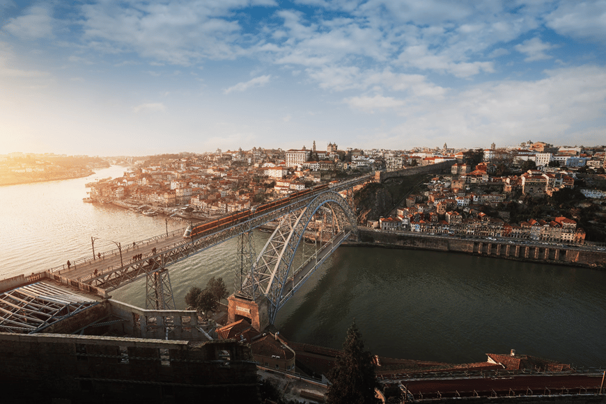 Ponte Dom Luís I. Credits: Depositphotos