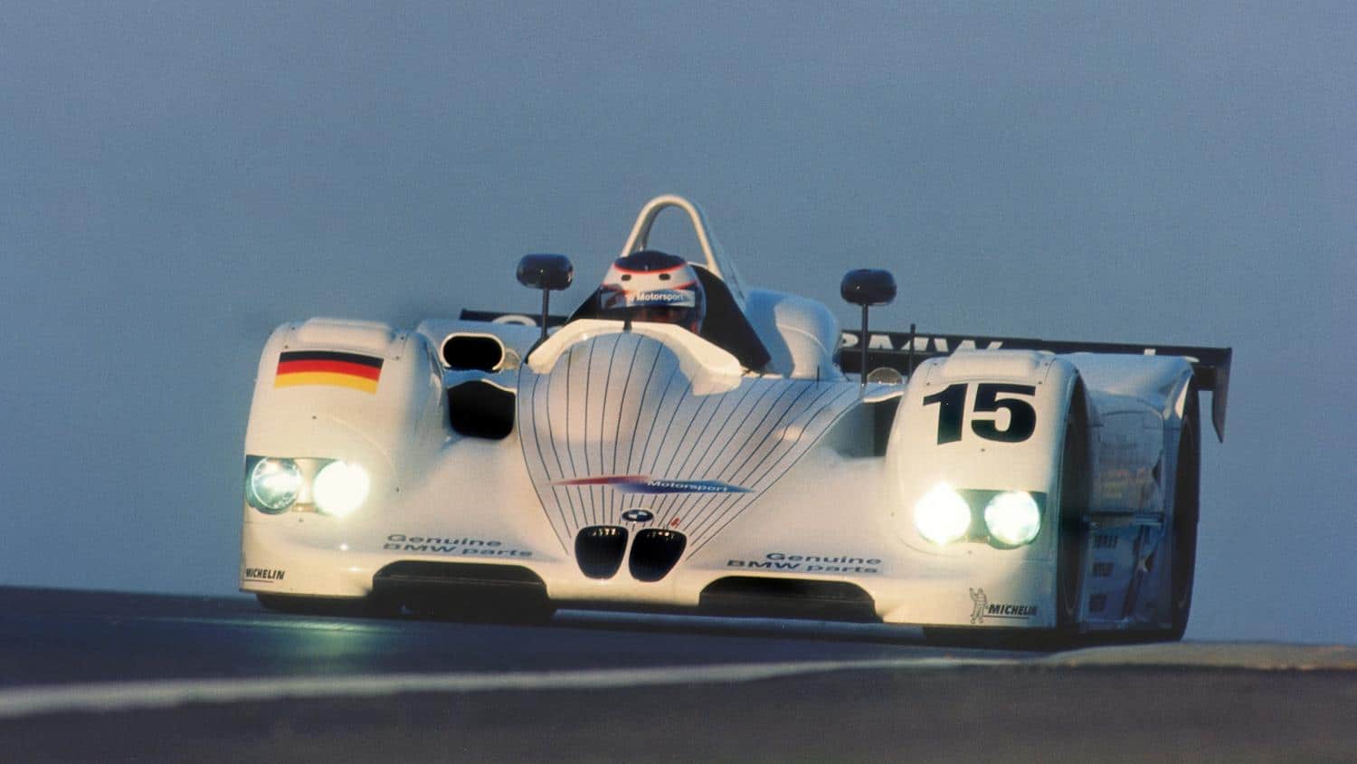 La BMW V12 LMR, una delle maggiori rivali della Toyota. Credit: 24h-lemans.com