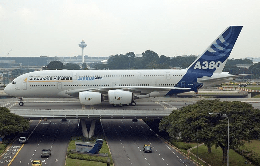 Airbus A380 sul Taxiway East Bridge a Lipsia. Credits: Reddit