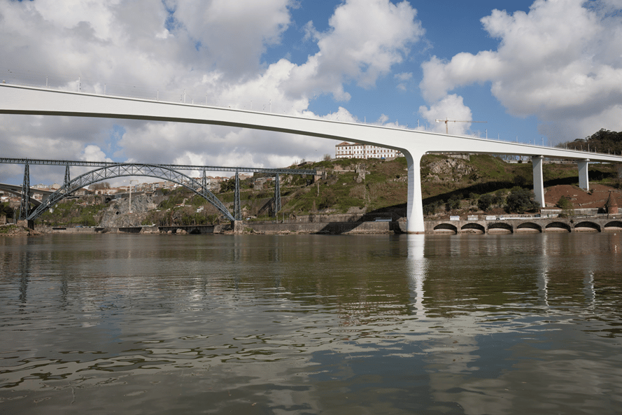 ponte de São João. Credits: Depositphotos