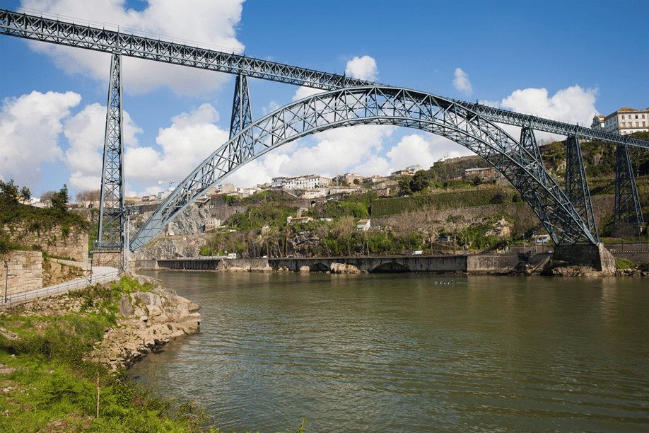 Ponte Infante Dom Henrique. Credits: Depositphotos