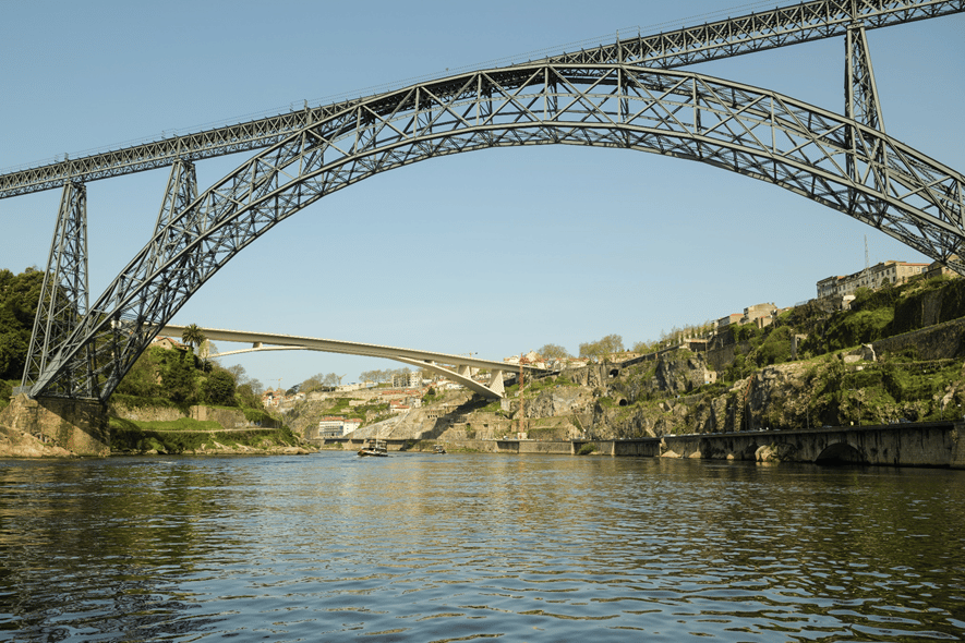 Ponte Infante Dom Henrique. Credits: Depositphotos