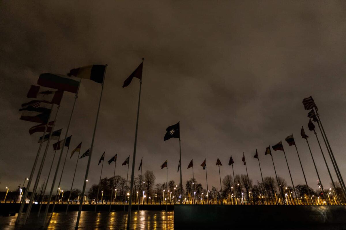 La Russia non vuole la pace: la vittoria sul campo è l’unica via - On Wednesday (21 December), NATO Headquarters in Brussels, Belgium, joined other international landmarks and switched off lights at 20.00 local time in solidarity with Ukraine.