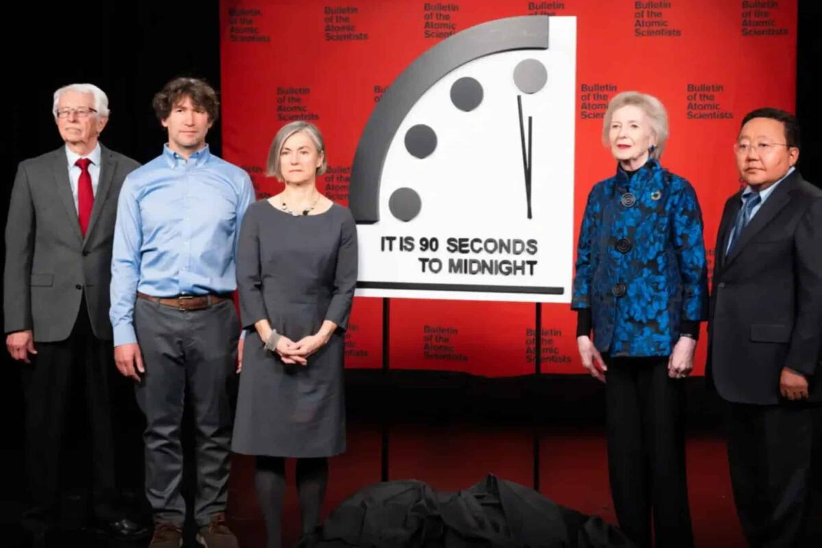 Orologio dell'Apocalisse, mancano solo 90 secondi a mezzanotte - Bulletin of Atomic Scientists