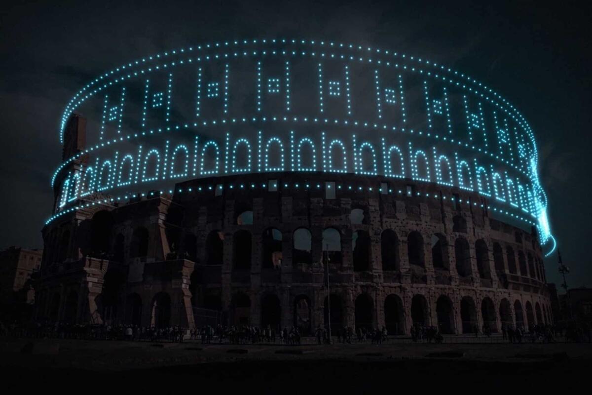 Studio Drift, il magico incontro fra droni e architettura storica - Colosseo drone lightshow