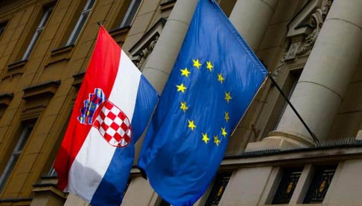 Croazia: il Paese adotta l'Euro ed entra nell' area Schengen - 