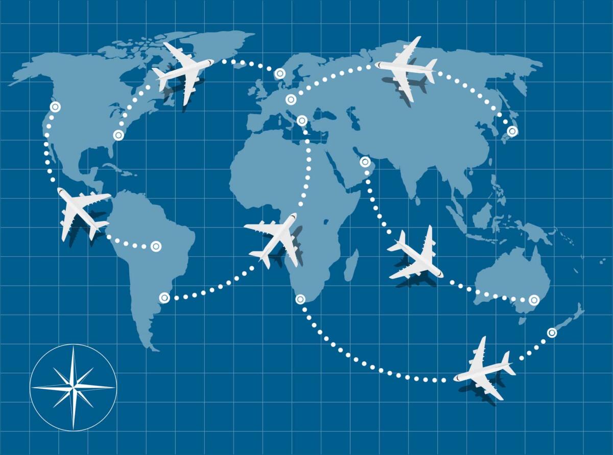 Rotte aeree, perché seguono traiettorie curve? - picture of world map with flying planes on it
