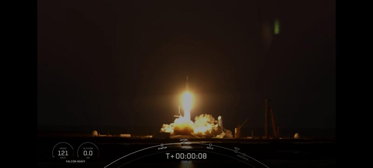 Falcon Heavy di SpaceX: partita con successo la sua quinta missione - 