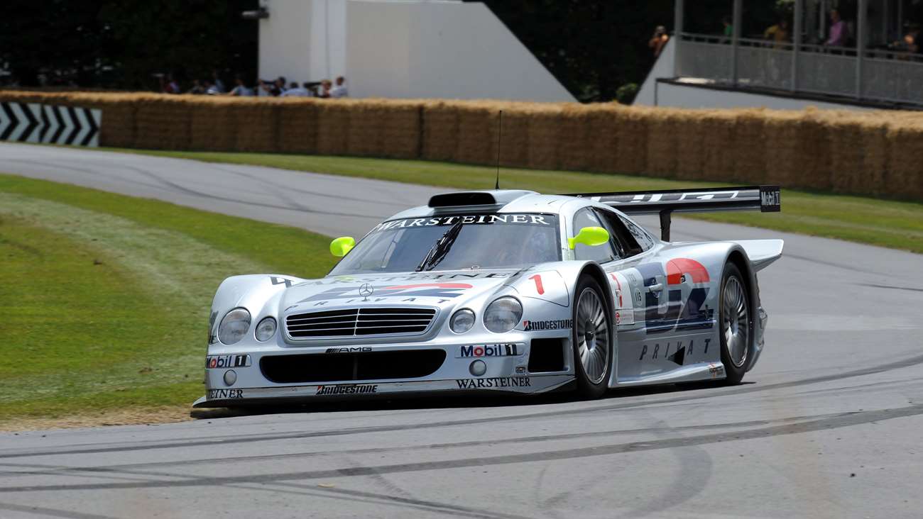 La Mercedes CLK GTR durante un'esibizione a Goodwood. Credit: goodwood.com