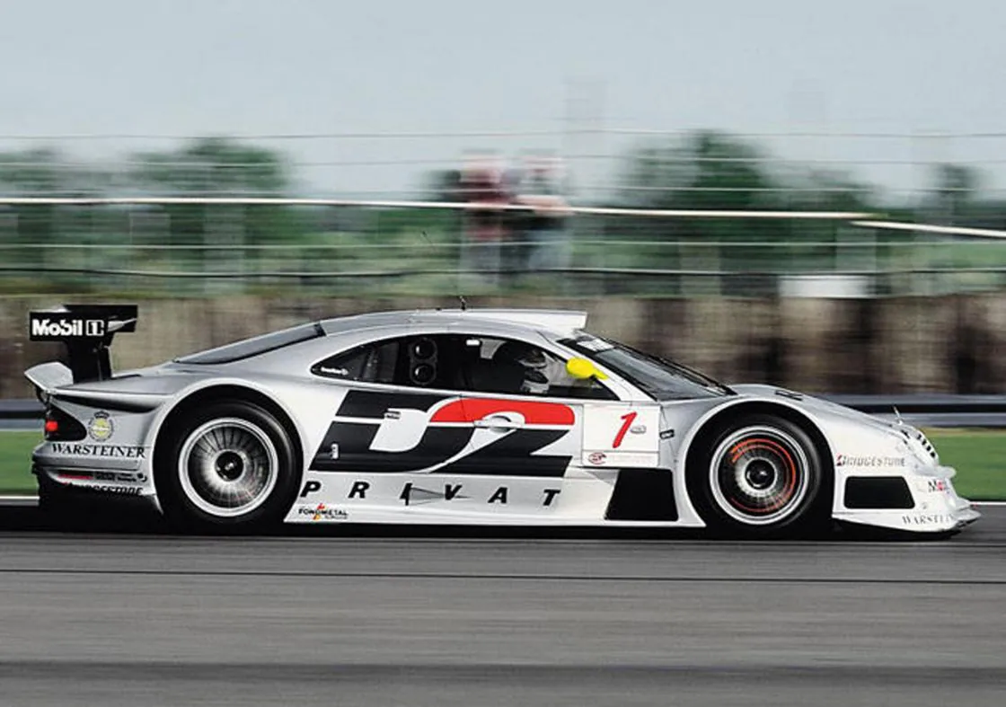 La Mercedes CLK GTR in pista. Credit: mercedes-benz.com