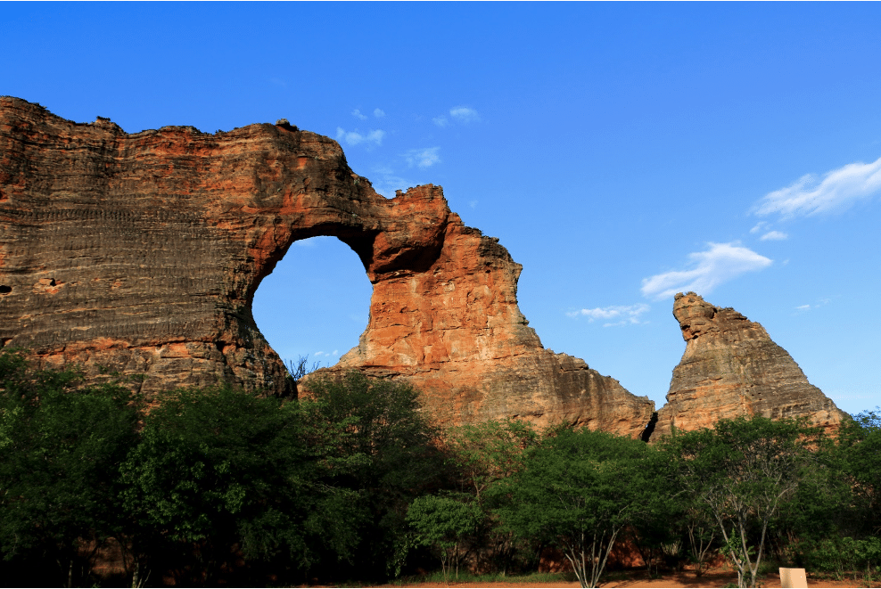 Pedra Furada, Serra da Capivara – Wikimedia Commons