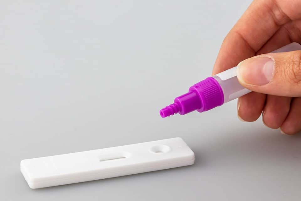 Verifica del risultato di un tampone rapido naso-faringeo