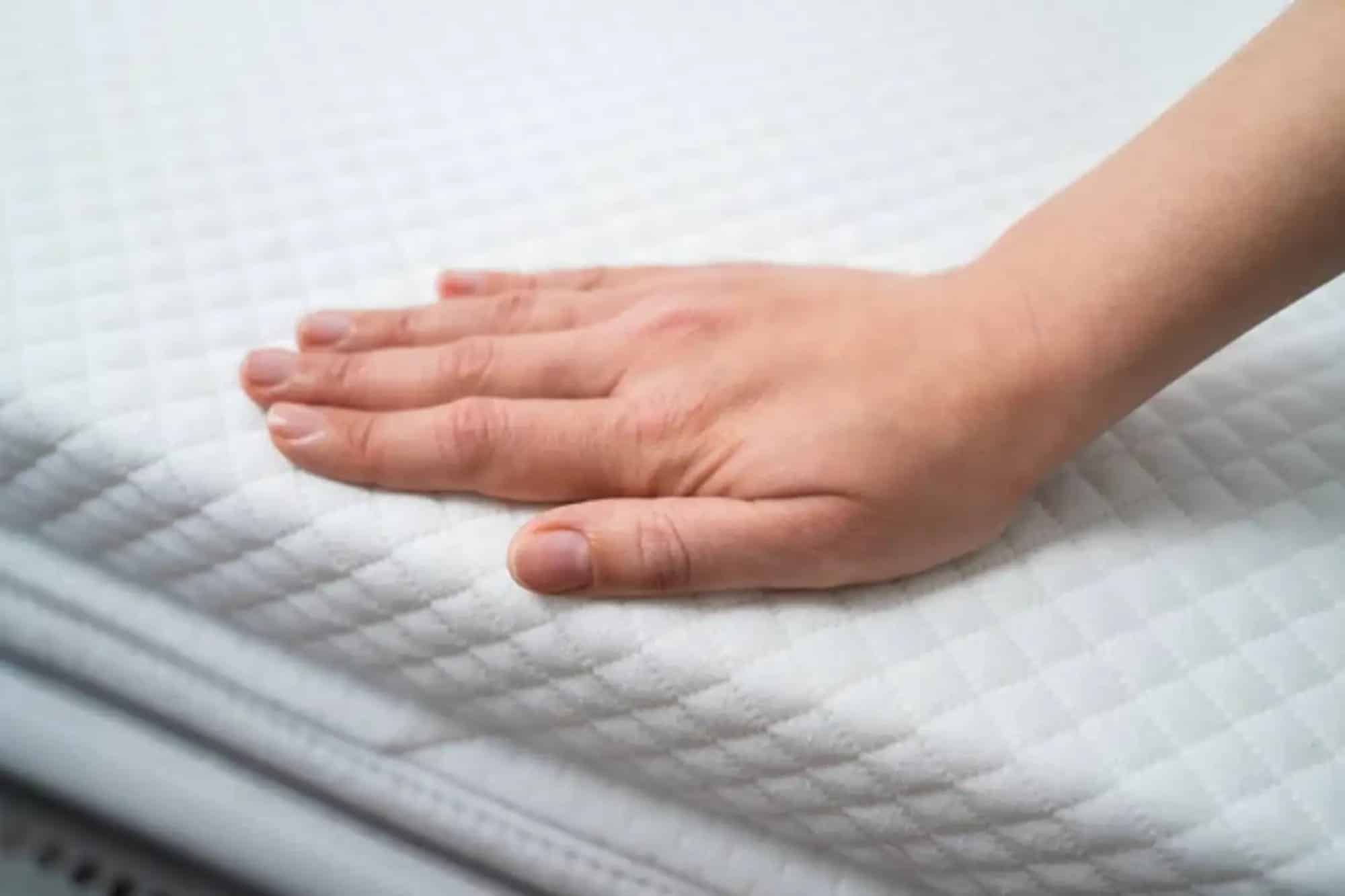 Com'è composto un materasso memory a molle? Quanti strati deve avere per essere di qualità?