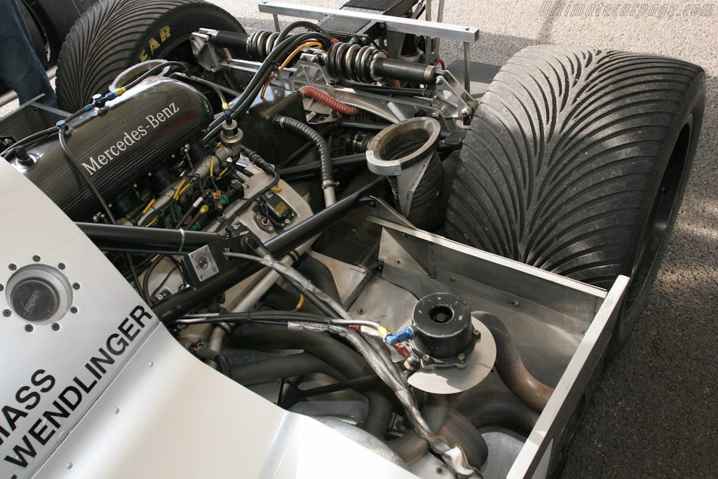 Le sospensioni posteriori puh rod della Mercedes C11. Credit: ultimatecarpage.com