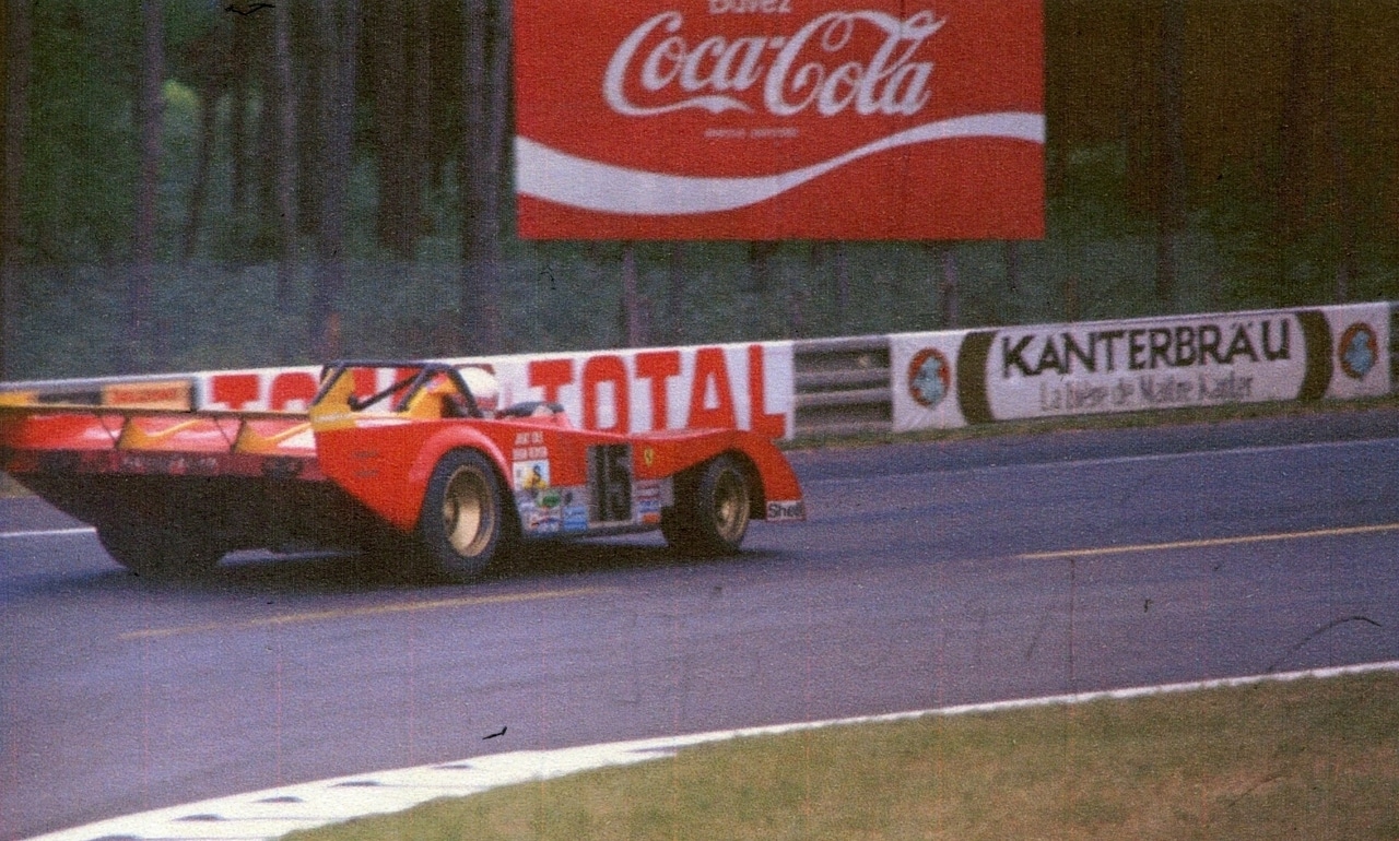 La Ferrari 312 PB in azione a Le Mans. Brian Redman, compagno di squadra di Jacky Ickx, in percorrenza della Curva Arnage. Credit: 24h-lemans.com