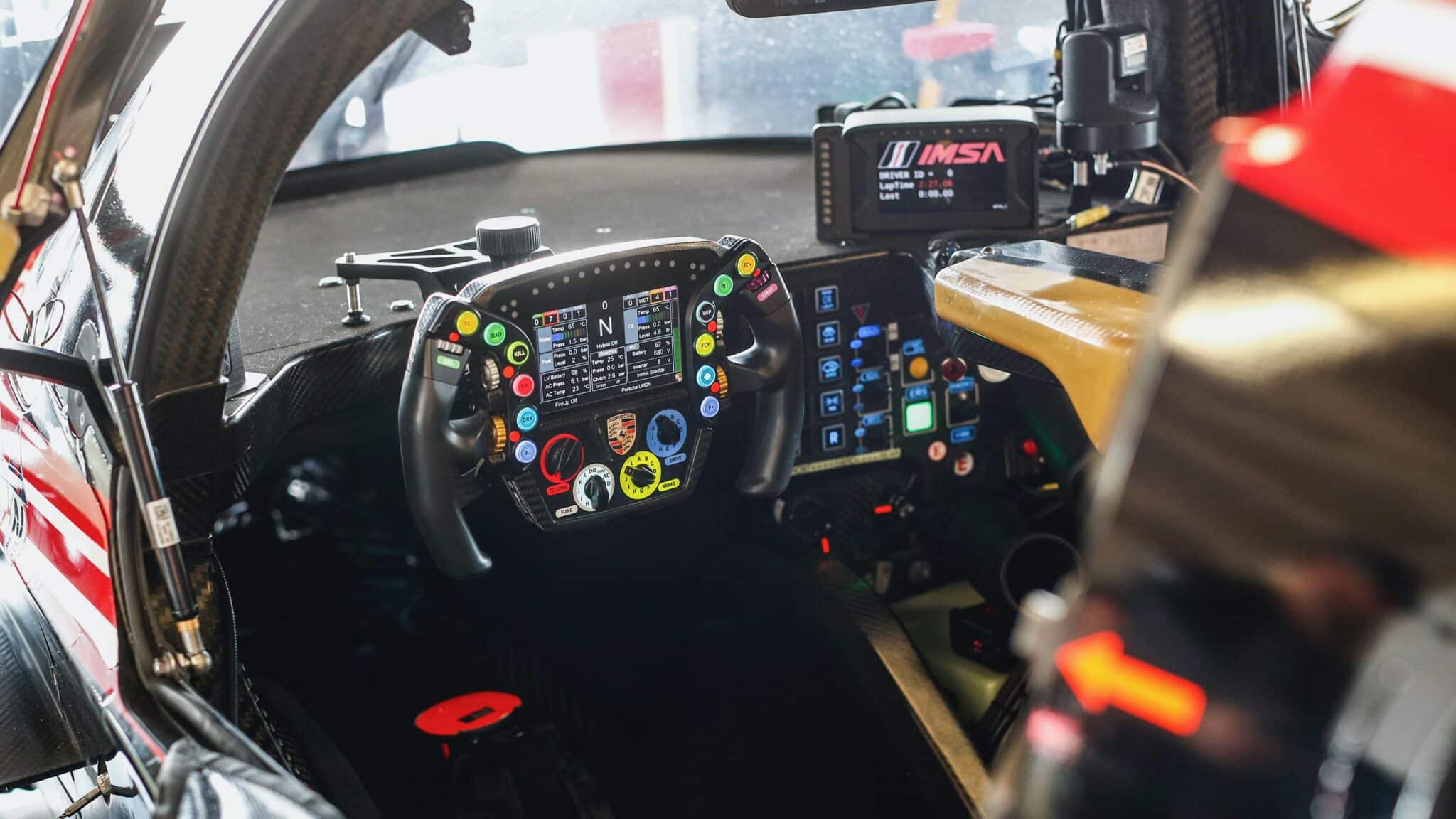 L'abitacolo della 963 - Credits: Porsche