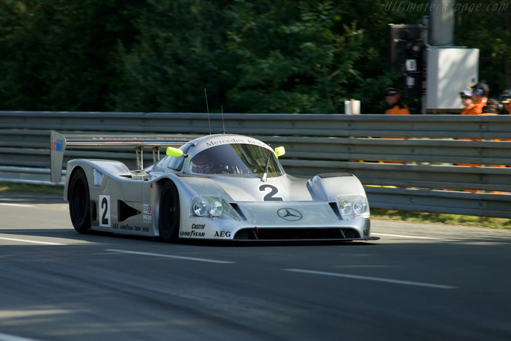 Immagine in cui si notano le linee della Mercedes C11. Credit: ultimatecarpage.com