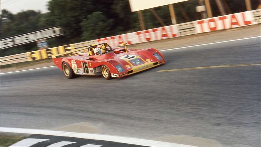 La Rossa in azione. Notare anche l'aggiunta del giallo, simbolo della città di Modena. Credit: goodwood.com